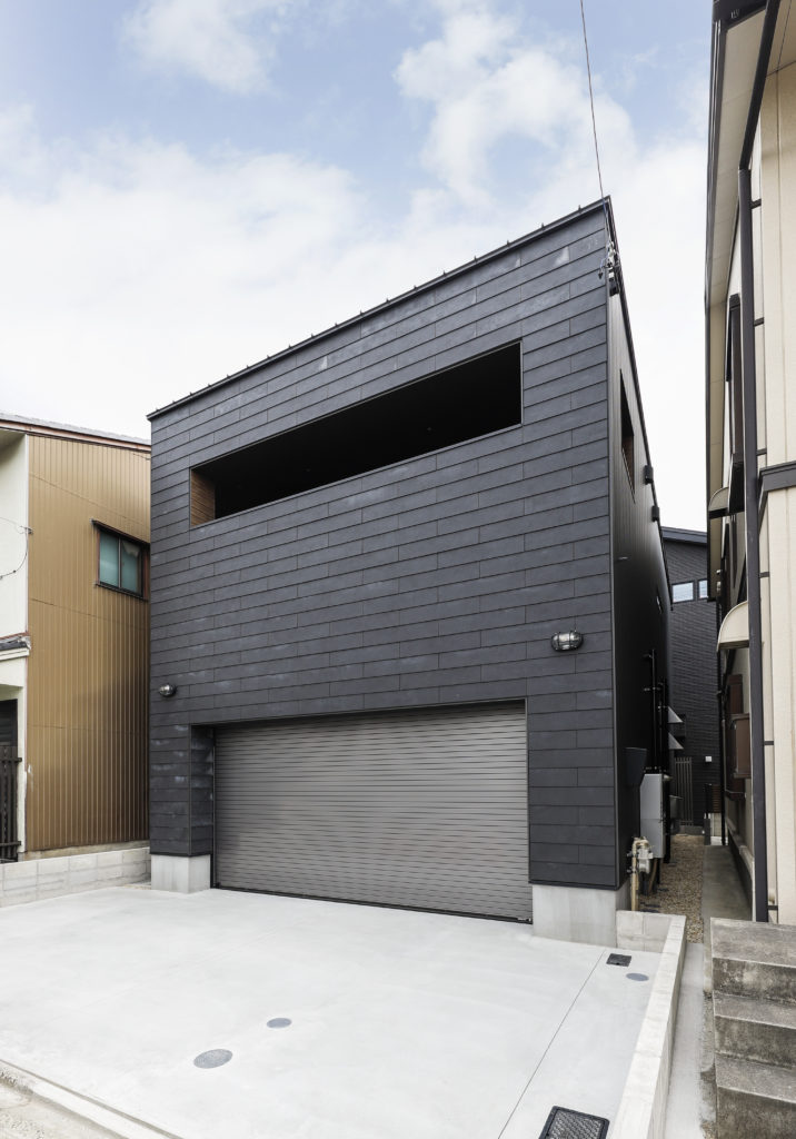 シャッター付きビルトインガレージ｜愛知・名古屋｜国松工務店