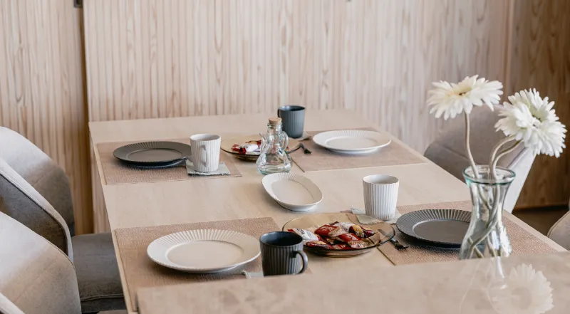 ジャパンディスタイルの配色が取り入れられたダイニング